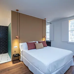 https://divina-suites.balearic-islands.net